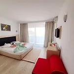 Ryanna Pe Plaja Belona 4*