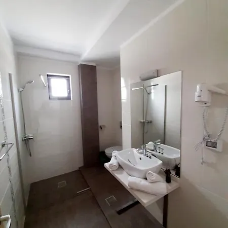 Ryanna Pe Plaja Belona 4*