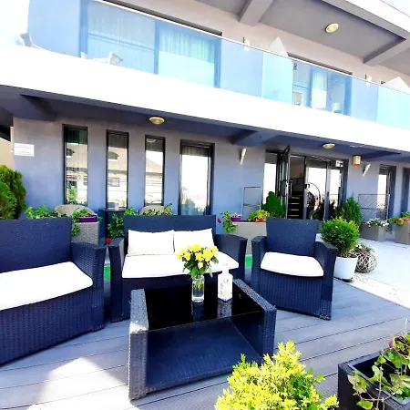 Ryanna Pe Plaja Belona