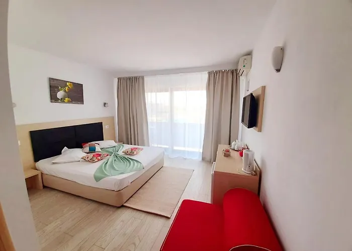 Ryanna Pe Plaja Belona 4*