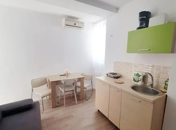 Ryanna Pe Plaja Belona Penzion