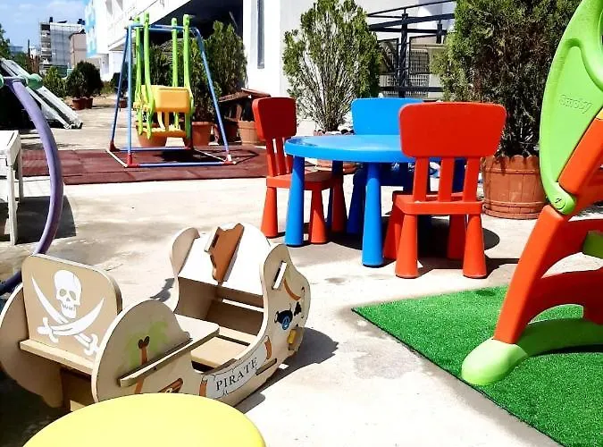 Ryanna Pe Plaja Belona 招待所 4*