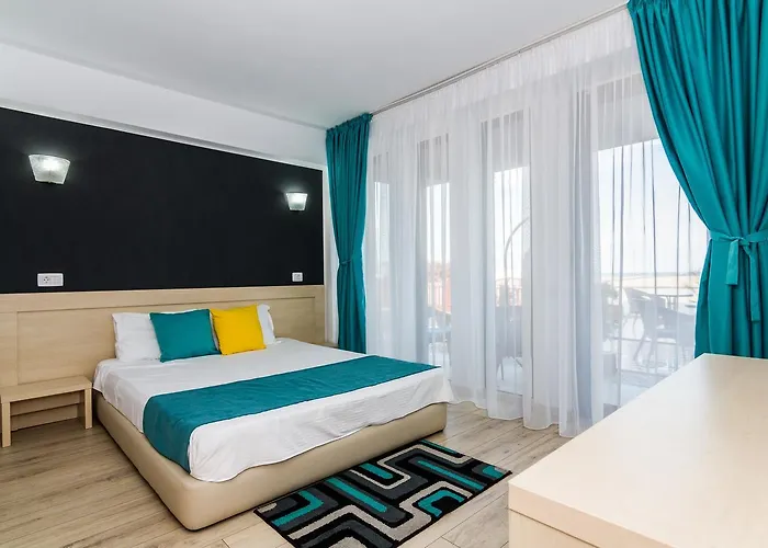 Ryanna Pe Plaja Belona 招待所 4*